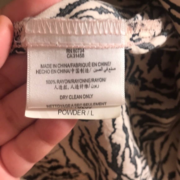 BCBGeneration Zebra Short Sleeve Top Size L - Picture 6 of 7